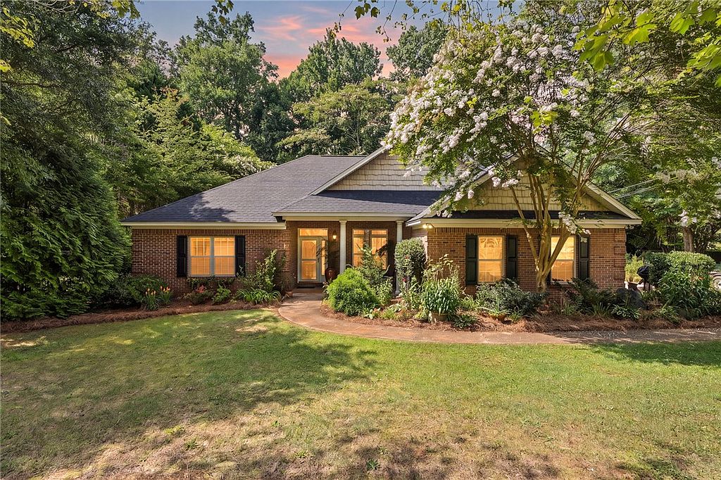 Single Family in Auburn, AL