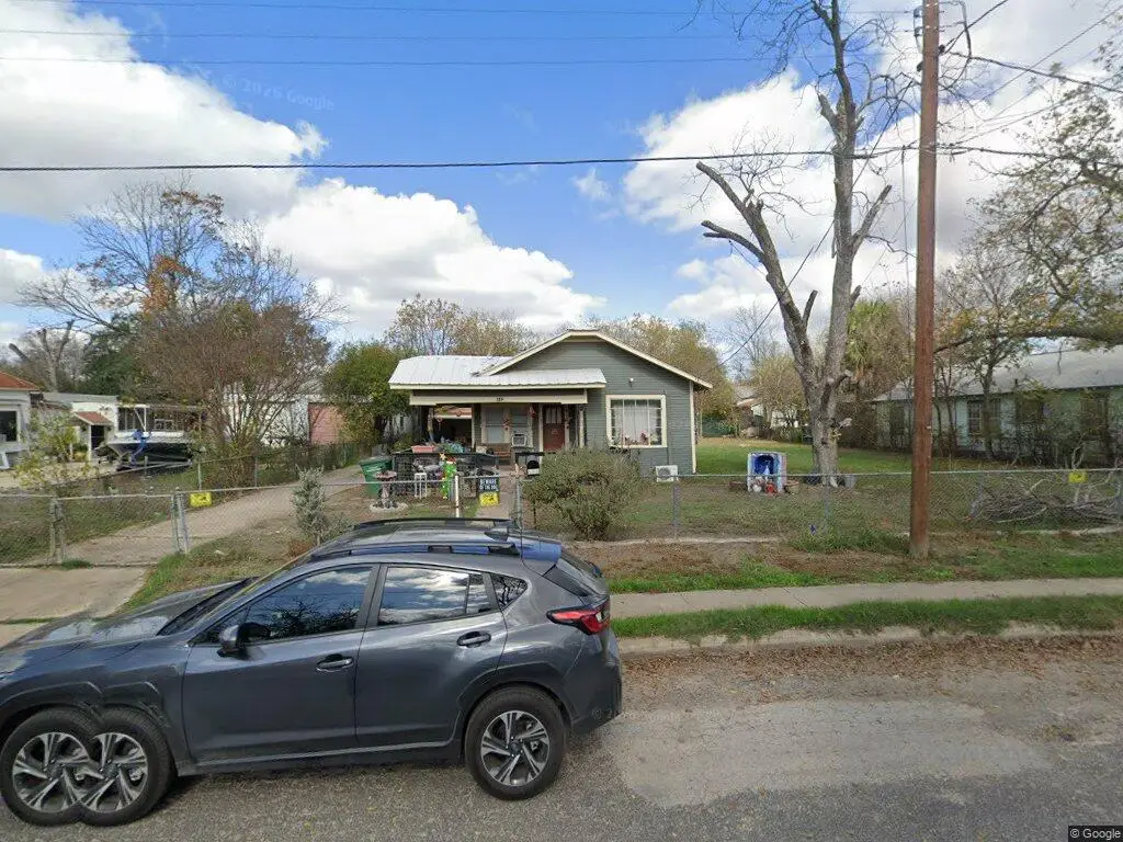 Single Family Residence in San Antonio, TX
