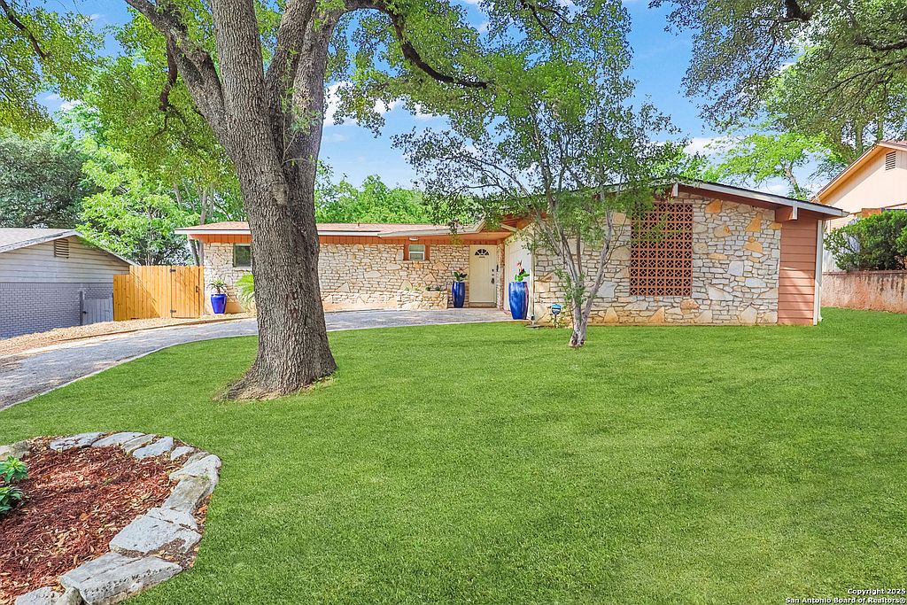 Single Family in San Antonio, TX